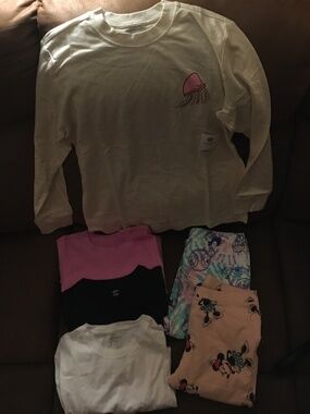⭐️New Amazon new Essentials 4 long sleeve tops and 2 pants bundle
